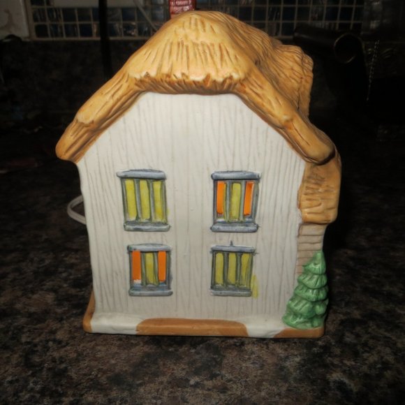 Dickens Of London Porcelain Collectible Bob Cratchit's House - Picture 3 of 8